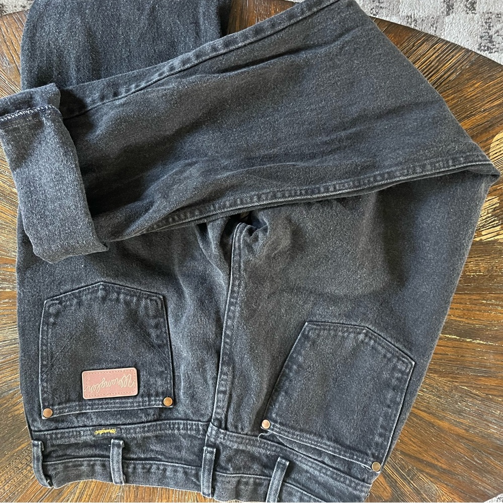 Wrangler Black Relaxed Jeans with Classic Fit
